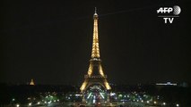 La Torre Eiffel honra a víctimas de atentado en Mogadiscio