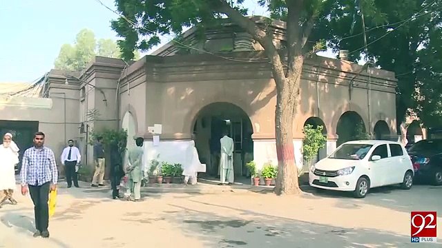 Mufti Qavi appears before court in Qandeel Baloch murder case - 17 October 2017 - 92NewsHDPlus