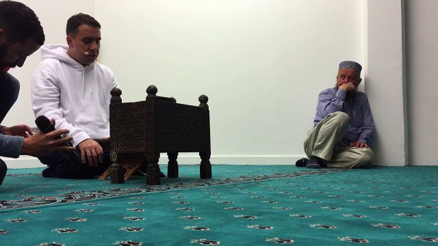 Dansk islamisk Center. Hafiz Metin Demirtaş & İsam B. Qur’ân tilawat recitation og dansk oversættelse. Surah Maryam, ayah 15-35. Muhtesem Kuran tilaveti ve danca meali. Seyh Abdussamed makami meryem suresi, ayet 15-35. Danimarka Islam Kültür Merkezi.