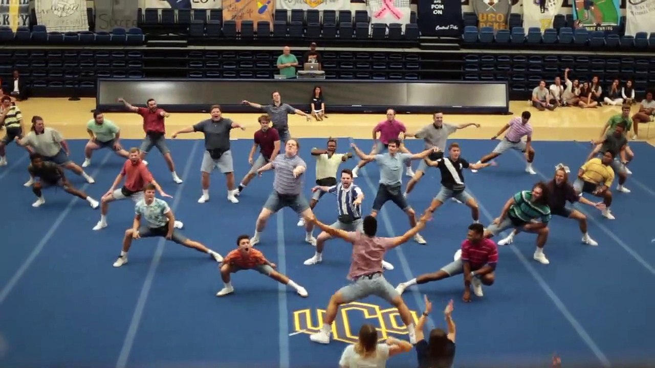 Ces Cheerleaders hommes vont mettre le feu!!! Pompom boys