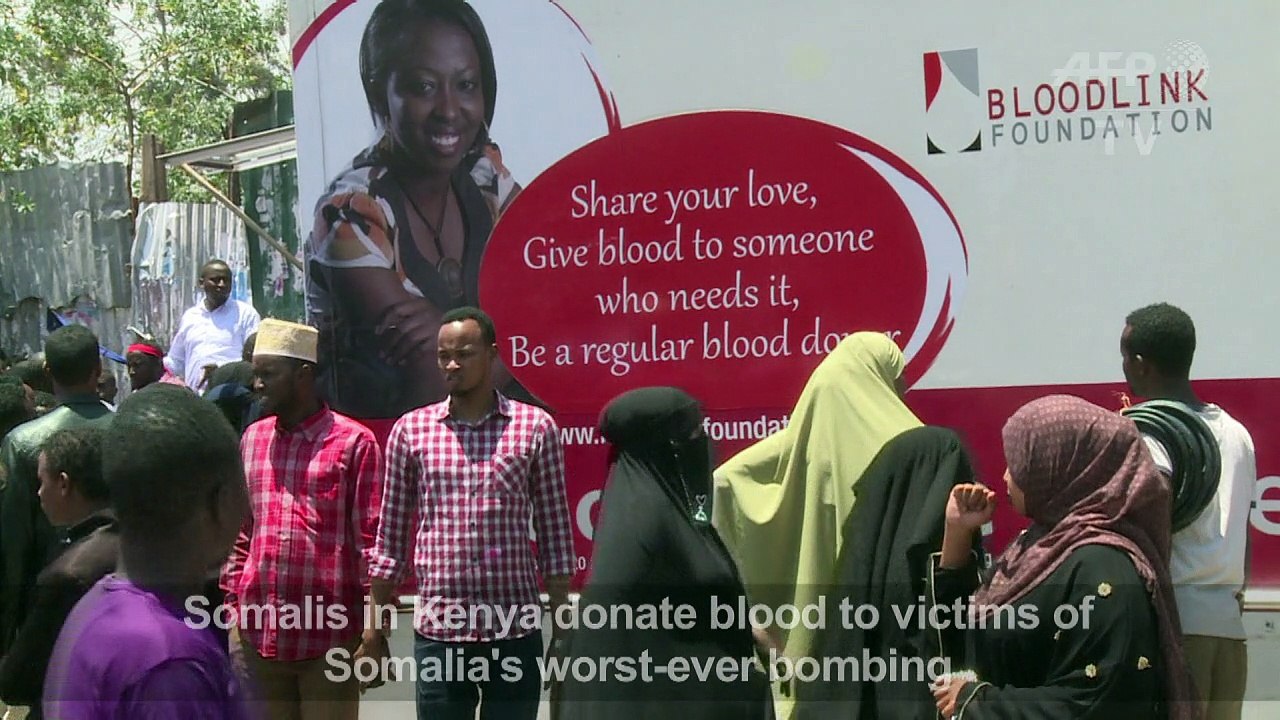 Somalis in Kenya give blood to help Mogadishu bomb victims