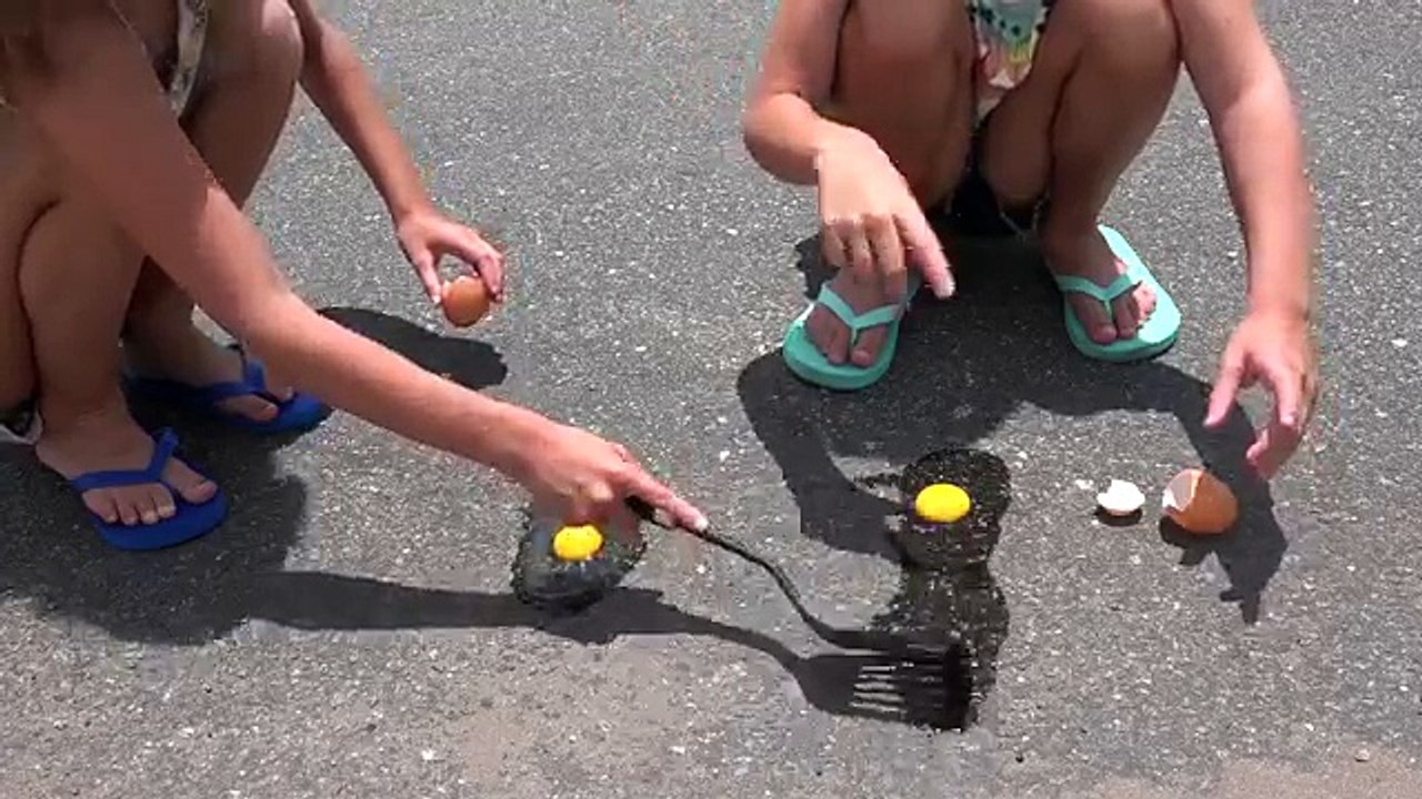 HOW TO COOK EGGS ON THE SIDEWALK | WE ANSWER THAT EP. 34! SMELLY BELLY TV