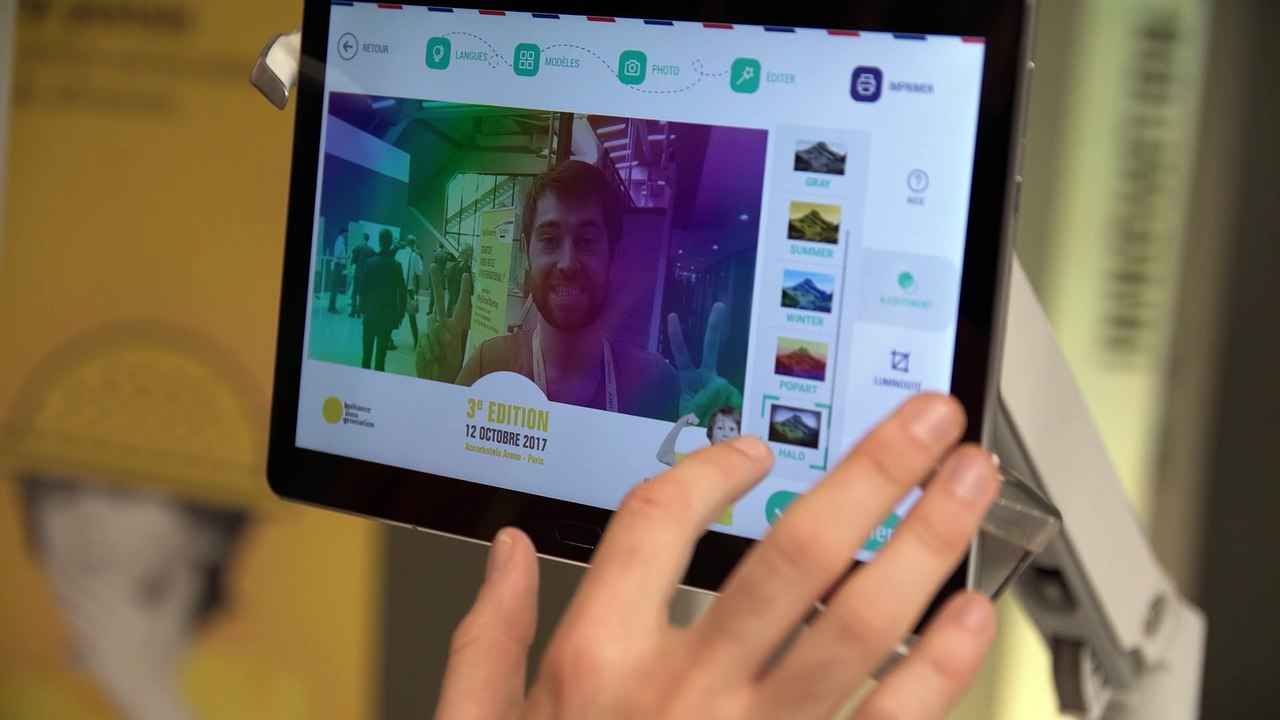 Postmii, les souvenirs imprimés (devant vous) et envoyés en carte postale (TV)
