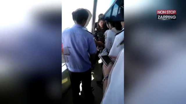 Complètement folle, elle tente de sauter d’un bateau pour récupérer son portable (Vidéo)