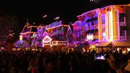 Mickeys Halloween Party 2017 Begins - Cadaver Dans and Treat Trails