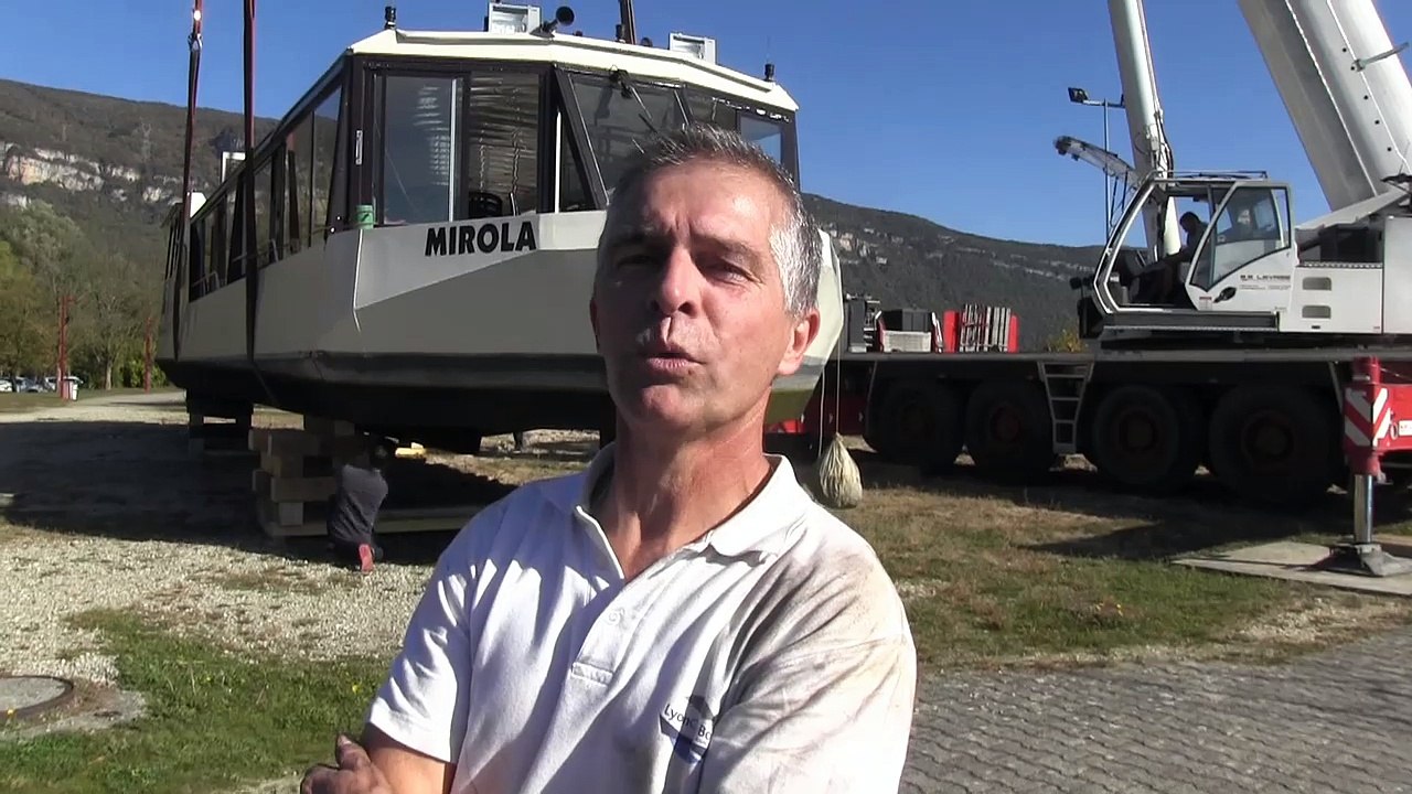 Vallée bleue : manœuvre spectaculaire sur un bateau