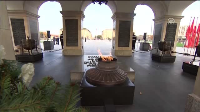 Cumhurbaşkanı Erdoğan, Meçhul Asker Anıtı'na Çelenk Bıraktı - Varşova