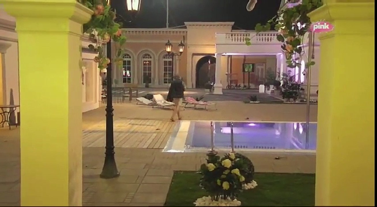 Zadruga - Fizički kontakt Anđele Veštice i Jelene Golubović - 16.10.2017.