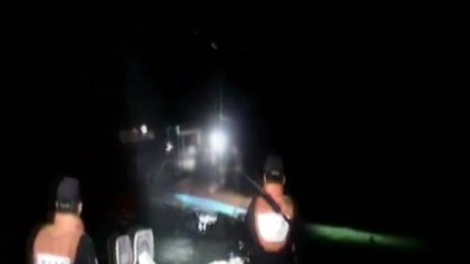 조업 마치고 돌아오던 어선 전복...3명 구조 / YTN