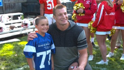 Make-A-Wish: Rob Gronkowski surprises young Patriots fan