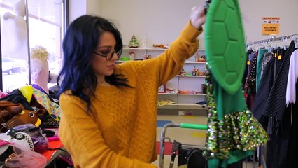 Last Minute Halloween Costume Challenge! Niki and Gabi