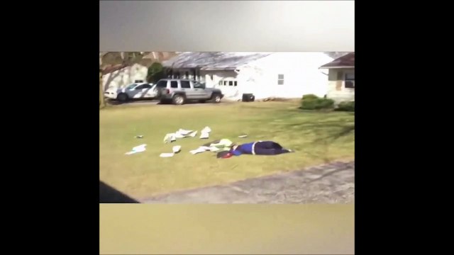 Cet ado débile perd tous ses devoirs à cause... du vent