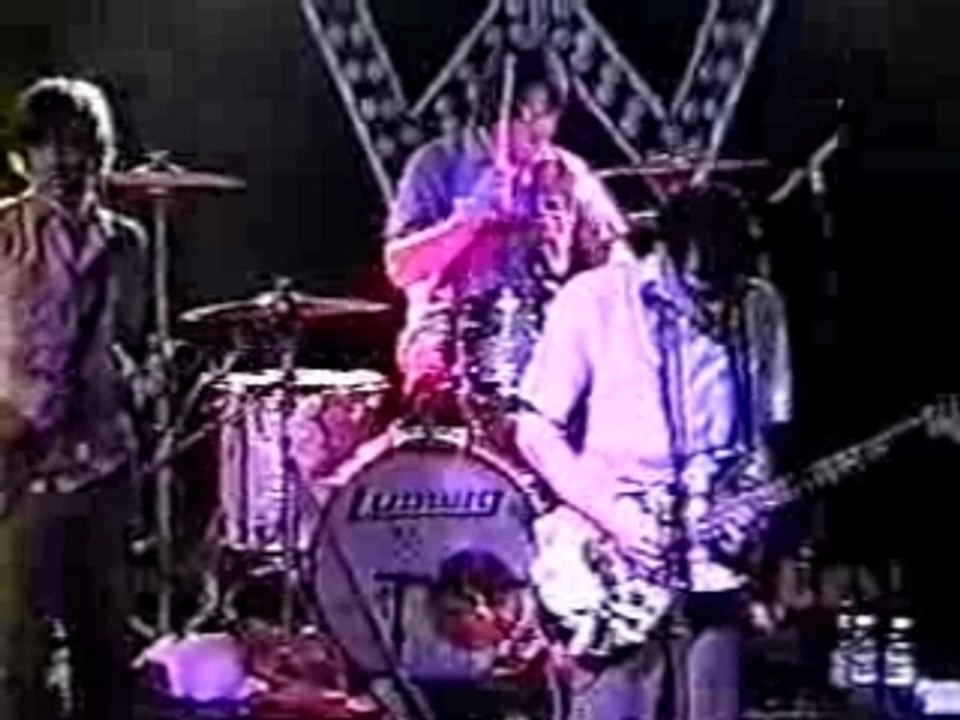 Weezer - 14 You Gave Your Love To Me Softly (Live Lupo 2000)