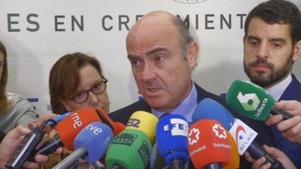 De Guindos dice que Sabadell y CaixaBank vuelven a tener entrada de depósitos