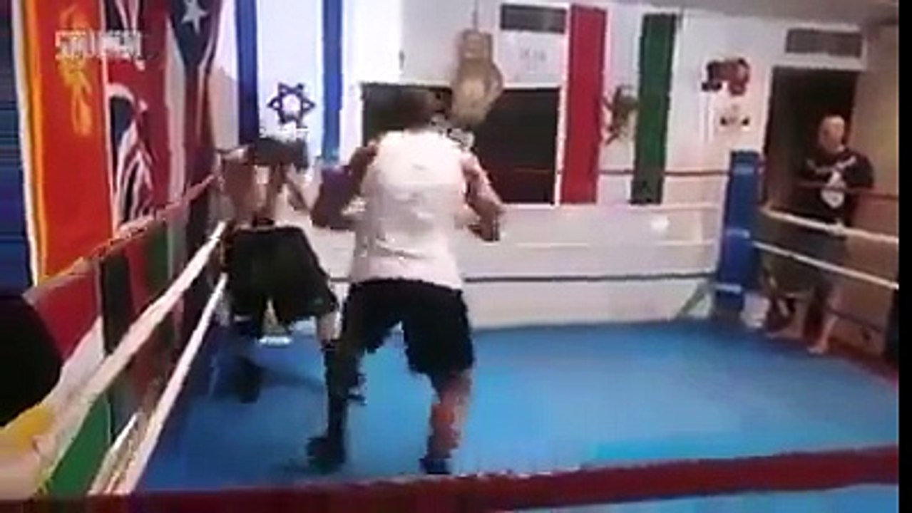 Esse boxeador passou em várias academias descendo o sarrafo em geral