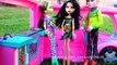 MONSTER HIGH TOYS - ATTACK OF THE TITANS With MH Frightfully Tall Dolls Elissabat and Draculaura