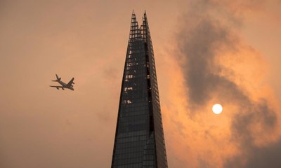 Geger! Langit Oranye di Inggris Pasca-dilanda Topan