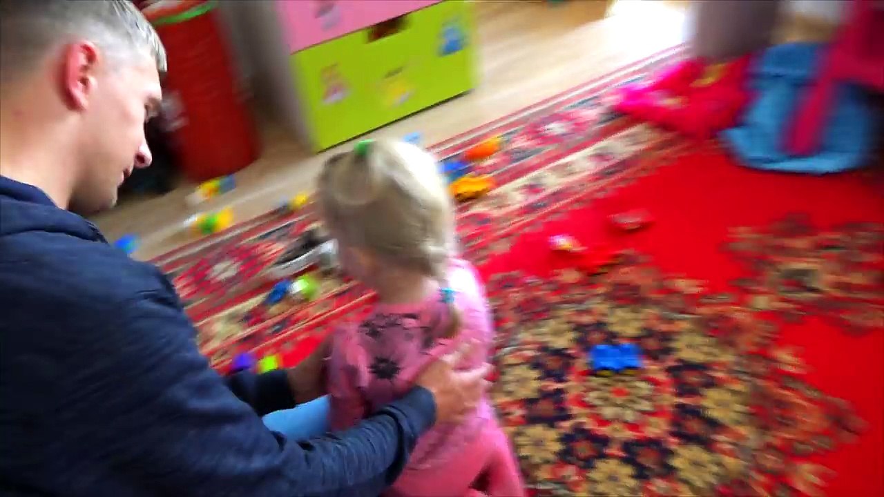 ВЛОГ: Милана ПРОКОЛОЛА УШКИ Больно до слез игра...
