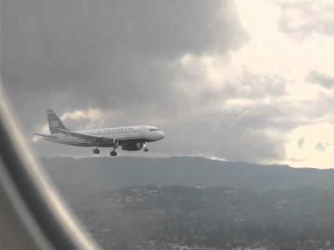 Spectacular Parallel Landing!!! Three planes landed at the same time!