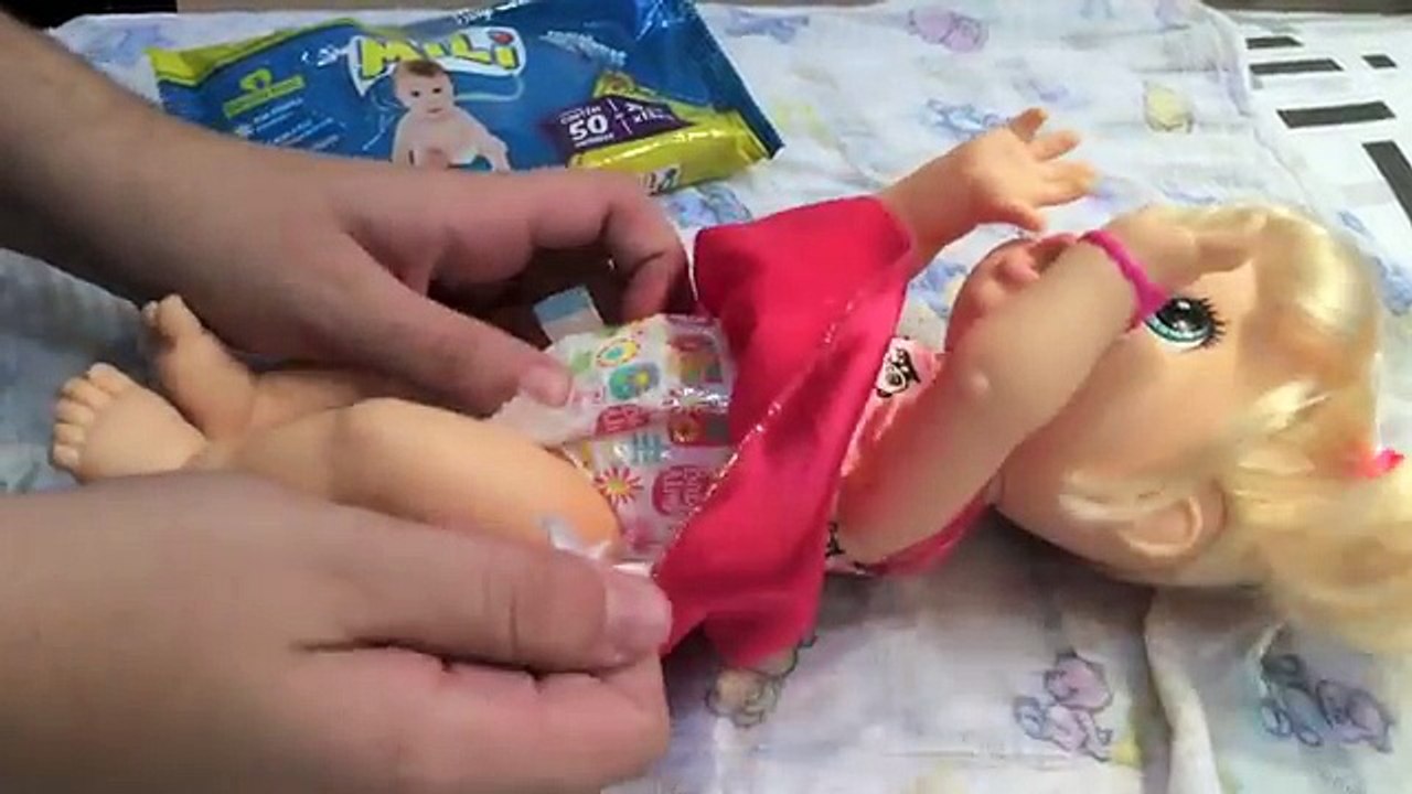 BABY ALIVE FAZ XIXI !!!