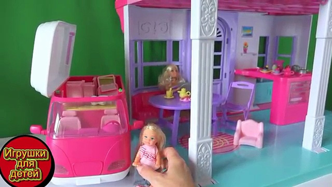 Барби, Малефисента, Челси и Рапунцель эдут на пикник в трейлере серия 49 Видео с куклами