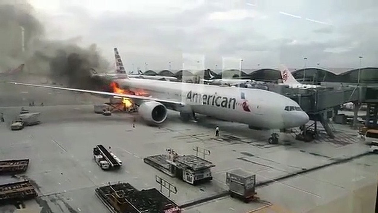 Un chargement prend feu au moment d'être embarqué dans un avion !