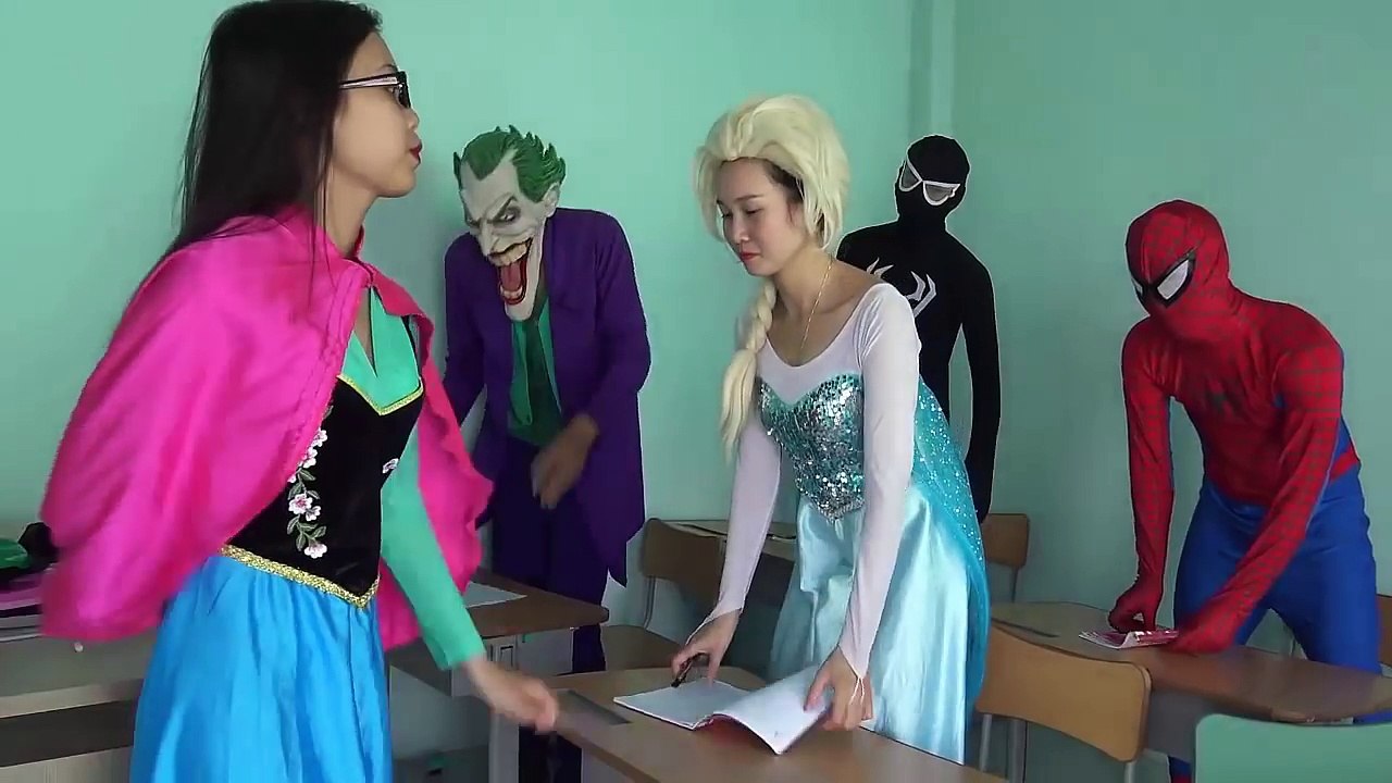 Anna Professor Zoombie Preguiçoso Aluna Homem Aranha Elsa Palhaço ocultar Sob Mesa Super heroi Class