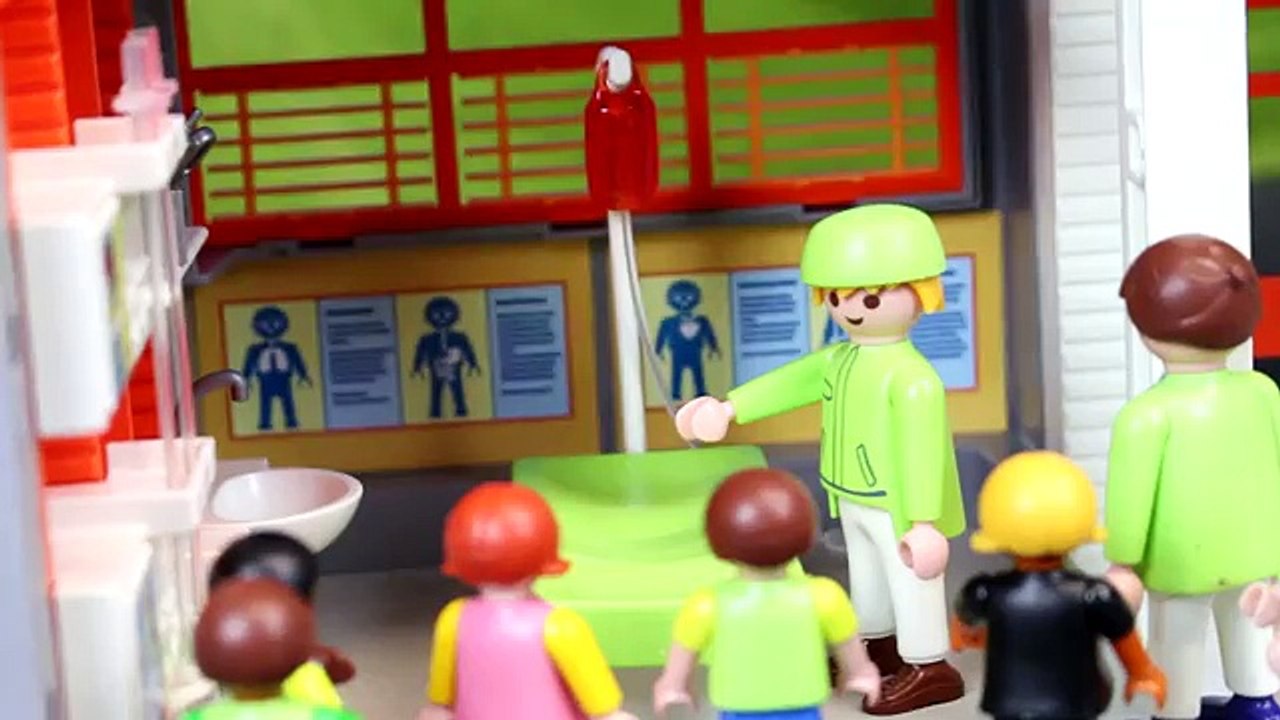 PLAYMOBIL Film deutsch: FEUERWEHRMANN in KITA, SCHULE & KRANKENHAUS | Familie Kinderfilm für Kinder
