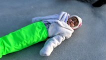 Русалка замерзла на озере Без сознания на льду The Mermaid РУСАЛКИ СУЩЕСТВУЮТ Видео для детей Рита