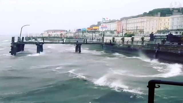 Deadly Storm Ophelia batters Ireland