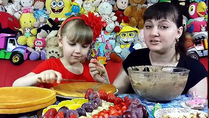 ✿ Что можно делать из шоколада от Киндер Сюрпризов? ✿Готовим с мамой вкусный тортик :)