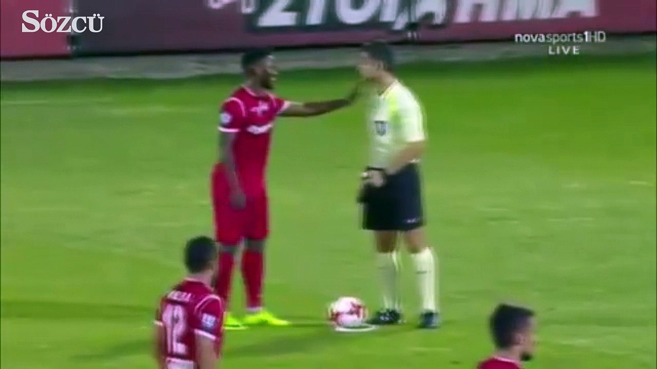 Hakeme şaka sarı kart, sarı kart gol getirdi!
