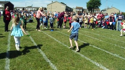 Eagleswell Primary School - Sports Day 2014-ouNea5wFI8c