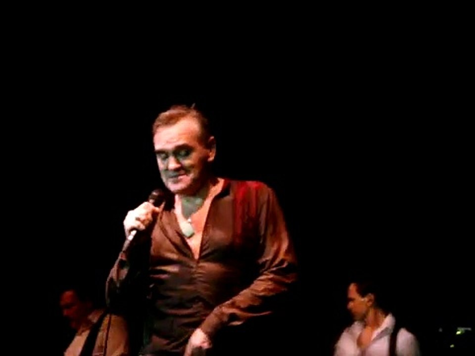 Morrissey talks about the TV show. Rome Atlantico live 13_10_2014-I_UalqKzcjk