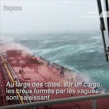 L'impressionnante force des vagues pendant la tempête Ophelia