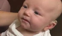 Annesinin sesini ilk kez duyan 2 aylık bebeğin tepkileri duygulandırdı