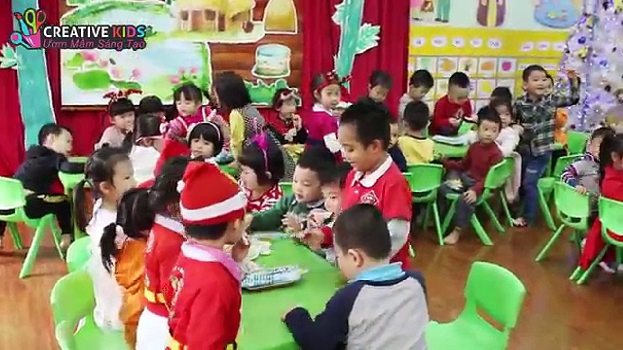 Anh Nhện Đỏ Đưa Bé Bún Đi Học và Liên Hoan Giáng Sinh Cùng Các Bạn – Trường Mầm Non Hoa Sữa