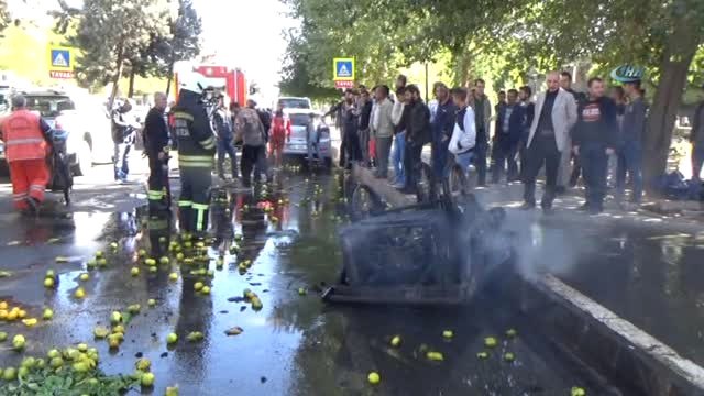 Zabıtaya Kızan Seyyar Satıcı Tezgahını Yaktı