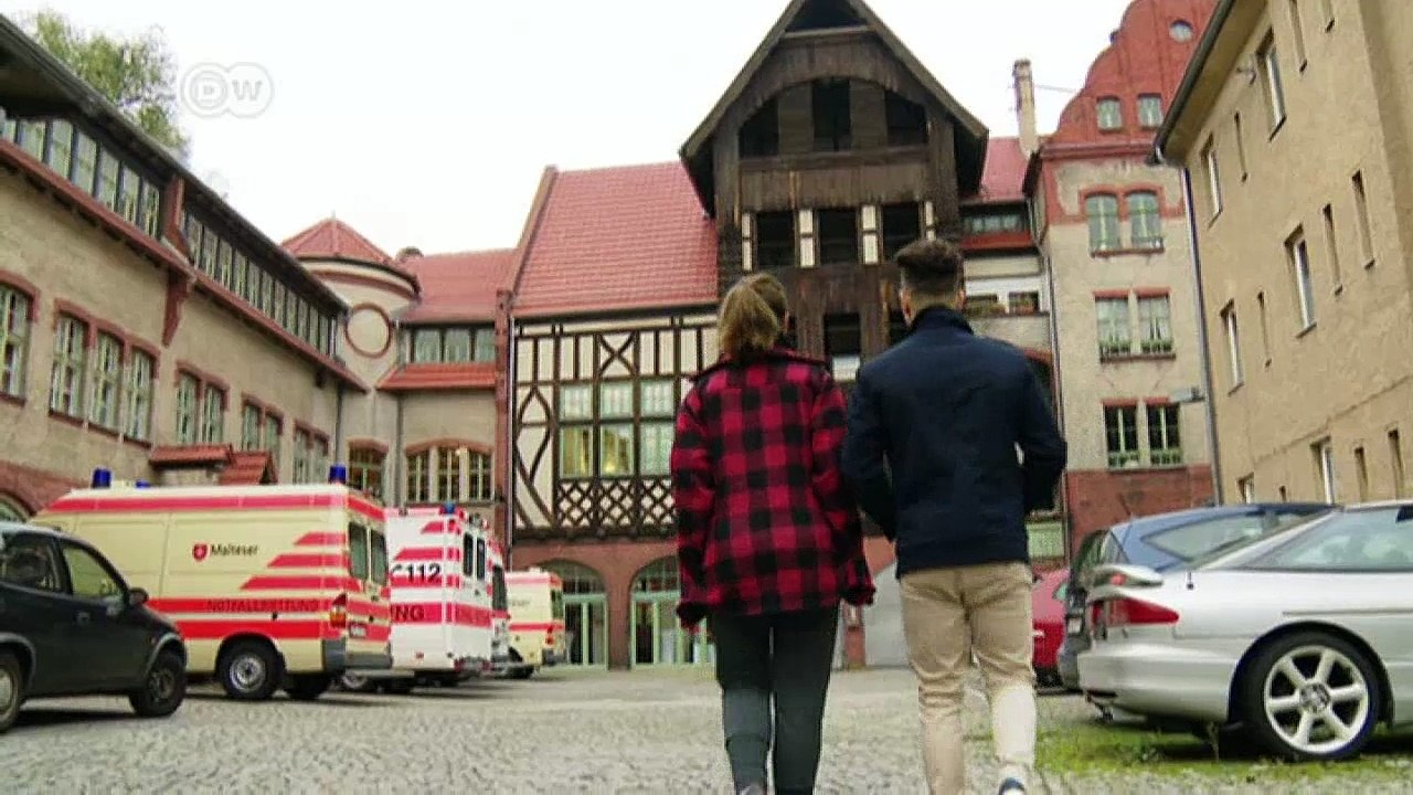 Musical builds bridges between refugees and German teens | DW English