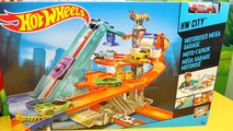 Автодром Хот Вилс с гоночными машинками - Hot Wheels City Mega Metropolis Motorized Race Track