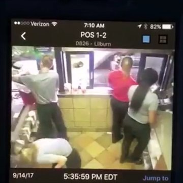 Régis veut remplir une machine d'Ice Tea