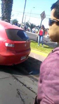 Une femme en colère défonce la voiture de son ex mari