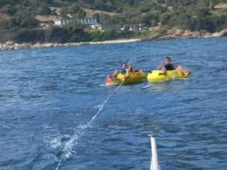 Tom et louise grosse gamelle en bouée en corse