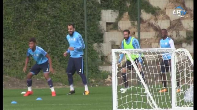 A l'entraînement avec... Kostas Mitroglou !