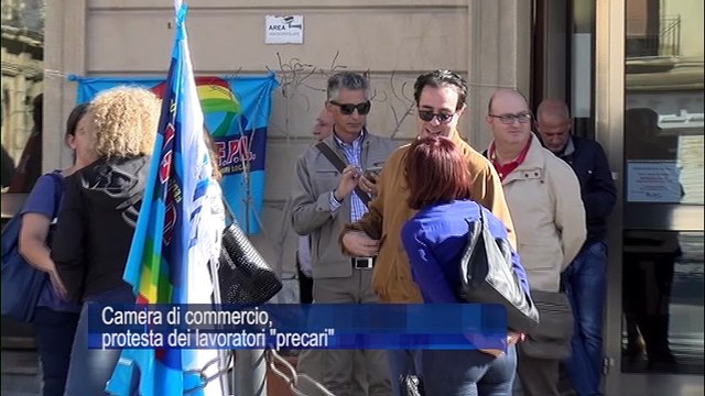 Camera di commercio, protesta dei lavoratori precari - Camera di commercio, protesta dei lavoratori precari