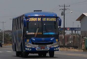 Un trágico accidente se registró entre un camión y bus intercantonal