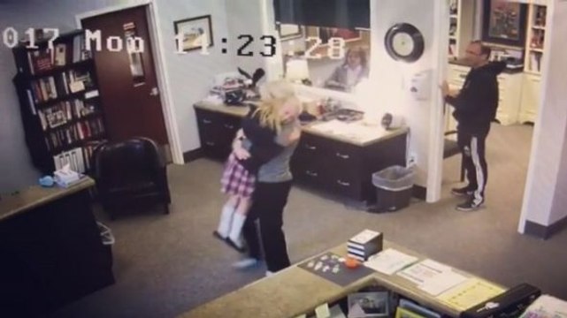 Une fille de 11 ans apprend qu'elle va être adoptée