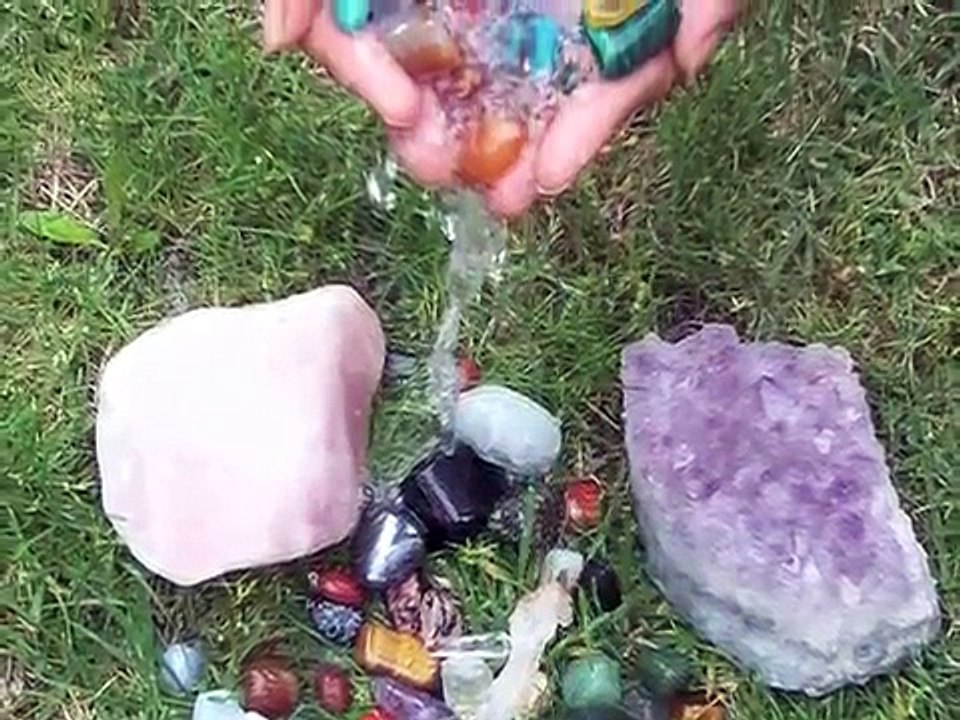 NETTOYAGE ET PURIFICATION DES PIERRES