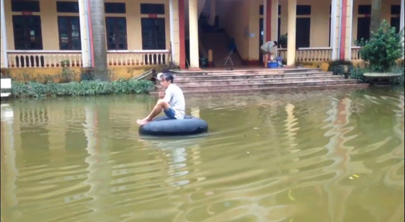 Hà Nội: Sau 1 tuần vỡ đê, nhiều trường vẫn chìm sâu trong biển nước