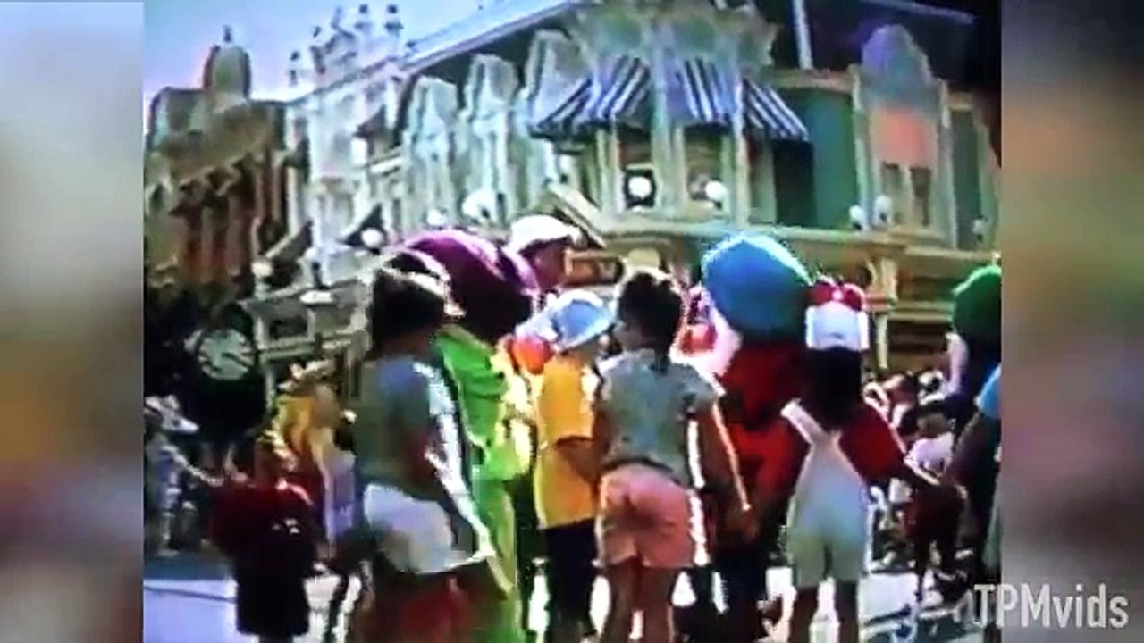 TOP FUNNY DISNEY FAILS | ULTIMATE DISNEY FALL & DISNEY FAIL COMPILATION